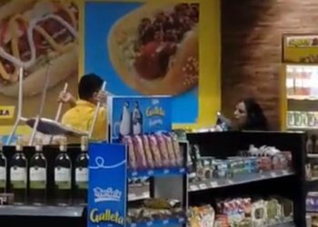 Indignación por video que muestra brutal agresión a una mujer en una tienda