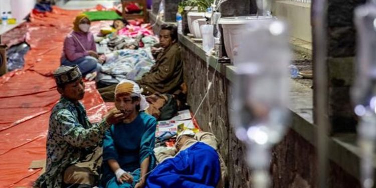 Indonesia busca sobrevientes de terremoto que dejó 268 muertos