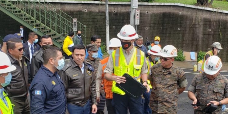 Ingenieros del Comando Sur de los Estados Unidos supervisan hundimiento en Villa Nueva