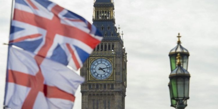 Inglaterra exime de cuarentena a viajeros de la UE y EE.UU. vacunados