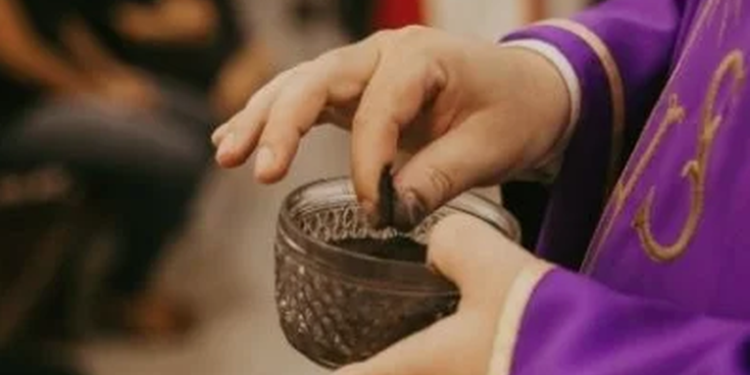 Inicia Cuaresma 2023: Fieles guatemaltecos asisten a misa del Miércoles de Ceniza