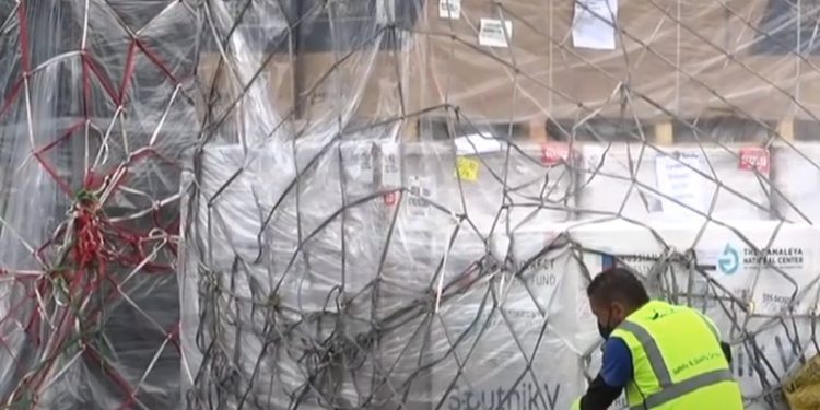 Inicia vacunación a maestros