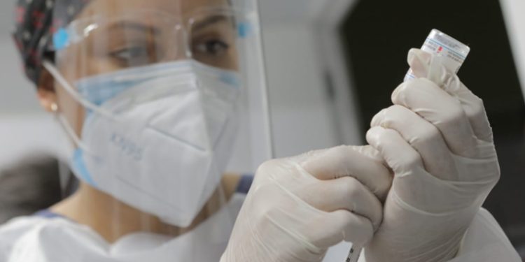 Inicia vacunación contra el Covid 19 en Guatemala