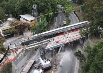 Inician construcción de bases para nueva estructura tras desmontaje del puente Adolfo Mijangos López