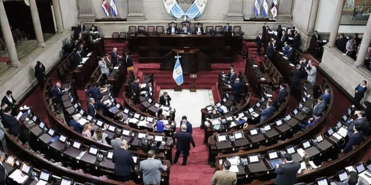 Iniciativa de ley busca desarrollo integral para viudas del personal militar