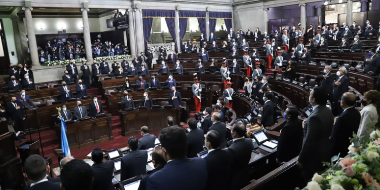 Iniciativa de ley para endurecer penas de cárcel para *Coyotes* fue presentada este viernes