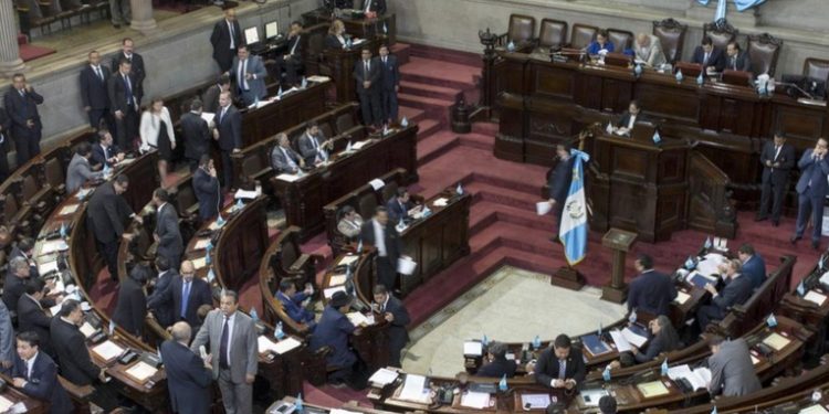 Iniciativa de ley transitoria busca resolver impasse en elección de magistrados