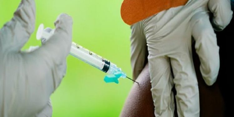 Inmunidad natural fue más eficaz que las vacunas solas contra la variante delta, según estudio