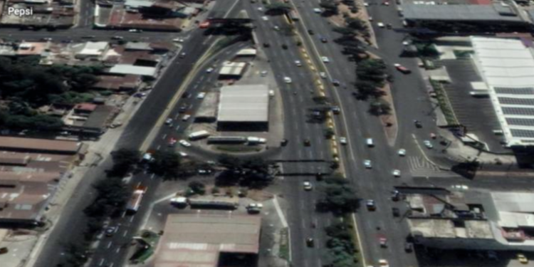 Inspección del Ministerio Público en paso a desnivel de Calzada Roosevelt tras abandono de constructora