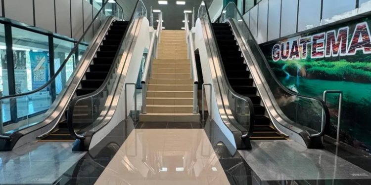 Instalación de gradas eléctricas y elevadores en el Aeropuerto La Aurora entra en fase final de evaluación