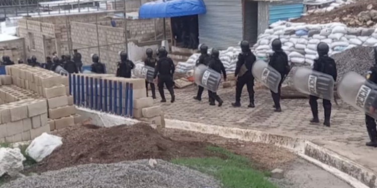 Instalan anillos de seguridad en ingresos a cárceles