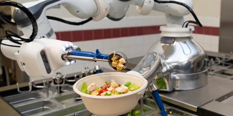 Instalan un brazo robótico en una cafeterí­a de una base militar de EE.UU. capaz de asar bistecs y preparar ensaladas en 15 minutos