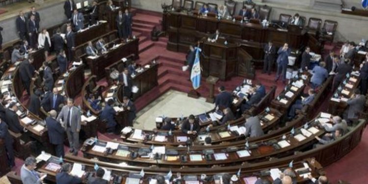 Instancia de jefes de bloque aprueban modificar días de sesiones parlamentarias