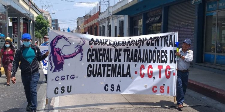 Integrantes de la CGTG realizan marcha pací­fica