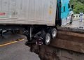 Intensas lluvias provocan socavamiento en Jutiapa: Puente y vehículo de carga afectados