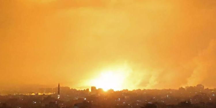 Intensos bombardeos israelí­es desde tierra y aire en Gaza