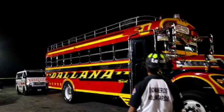 Intento de Asalto en Ruta a El Salvador Deja un Muerto y Heridos en Autobús Extraurbano