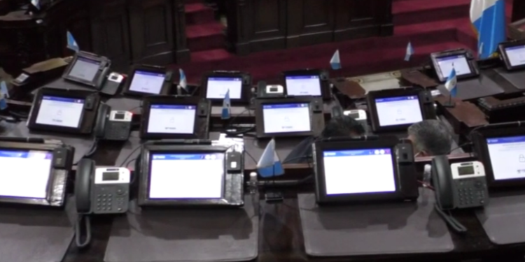 Interpelación de ministro no avanza