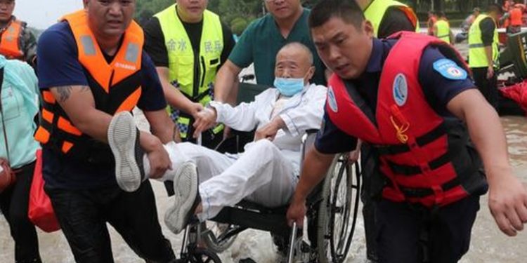 Inundaciones en China dejan casi 100 muertos
