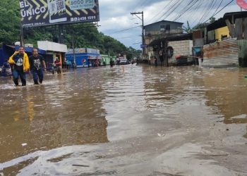 Inundaciones en San Miguel Petapa, Villa Canales y Villa Nueva tras el desbordamiento del río Platanitos