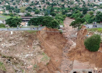 Inundaciones en Sudáfrica ya dejan casi 450 muertos