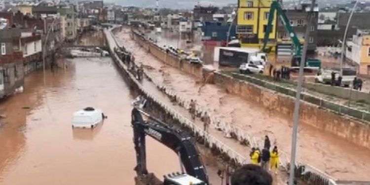 Inundaciones en zona del terremoto dejan 13 muertos en Turquí­a