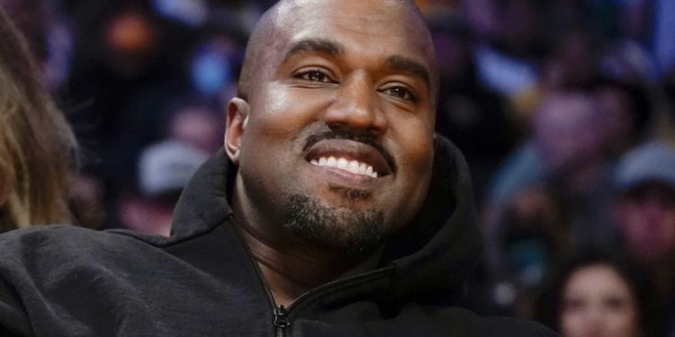 Inversores de Adidas demandan a la compañí­a que financian por la colaboración con Kanye West