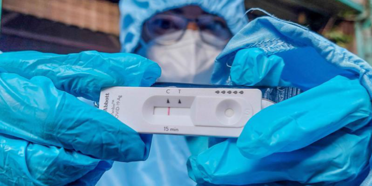 Investigadores británicos curan a hombre que tuvo COVID durante 411 dí­as