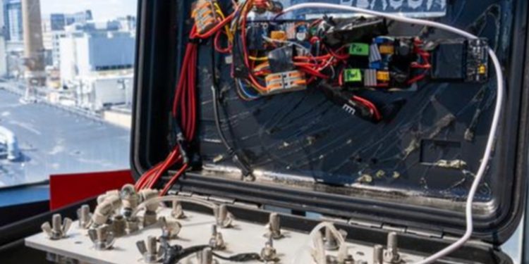 Investigadores del MIT inventan un dispositivo portátil que convierte el agua de mar en potable