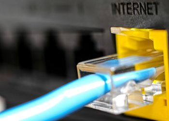 Investigadores japoneses establecen un récord de transmisión de datos y aproximan un Internet 100.000 veces más rápido que el actual