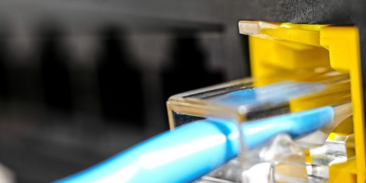 Investigadores japoneses establecen un récord de transmisión de datos y aproximan un Internet 100.000 veces más rápido que el actual