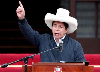 Investigan en Perú a fiscales tras allanar sede del gobierno