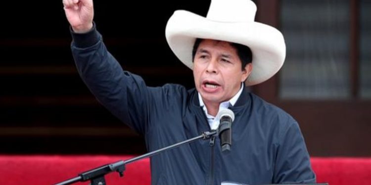 Investigan en Perú a fiscales tras allanar sede del gobierno