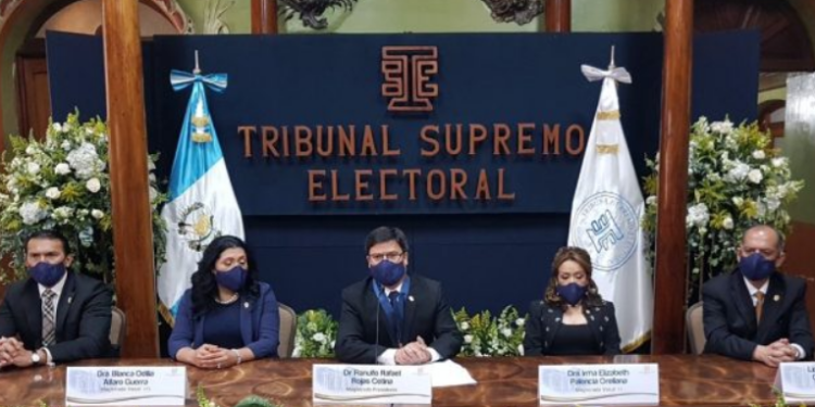 Investigan falsificación de certificado de magistrado del TSE