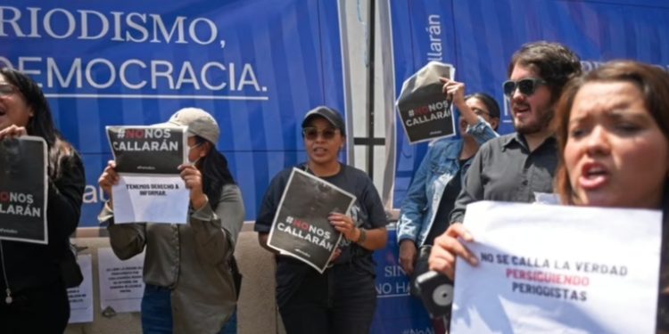 Investigar a periodistas de El Periódico es ''una forma más de silenciar a la prensa'': ICFJ