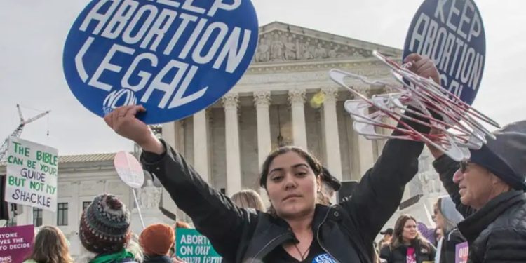 Iowa prohíbe el aborto tras seis semanas de embarazo