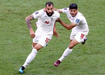 Irán asfixia a Gales y suma una merecida victoria en el descuento