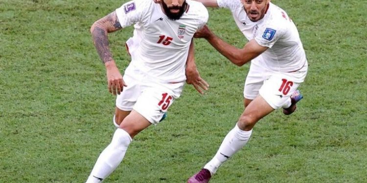 Irán asfixia a Gales y suma una merecida victoria en el descuento