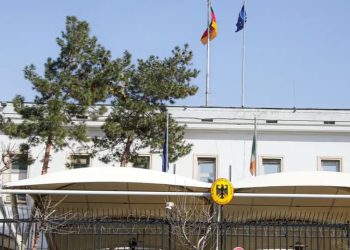 Irán cita a embajador alemán por cierre de centros islámicos