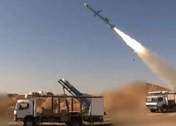 Irán revela nuevo misil balístico en una muestra de fuerza