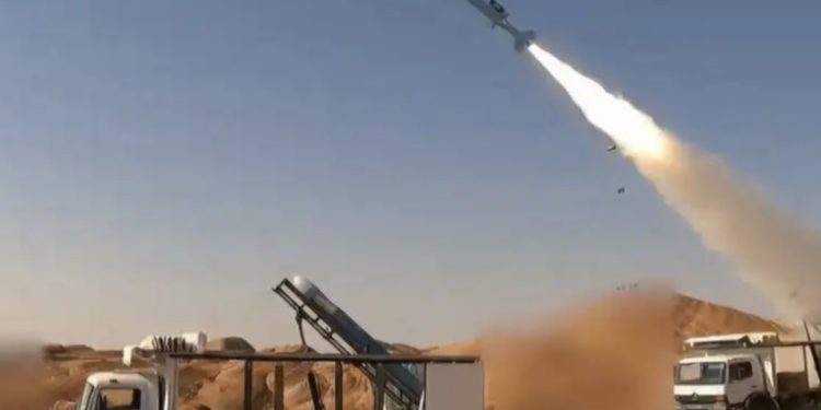 Irán revela nuevo misil balístico en una muestra de fuerza