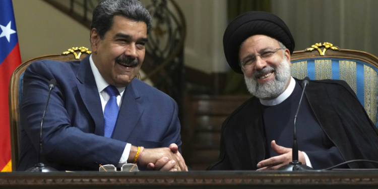 Irán y Venezuela firman un acuerdo de cooperación estratégica para los próximos 20 años