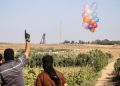 Israel ataca posiciones de Hamás en respuesta a globos incendiarios