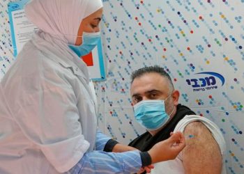 Israel dona un millón de vacunas a Palestina