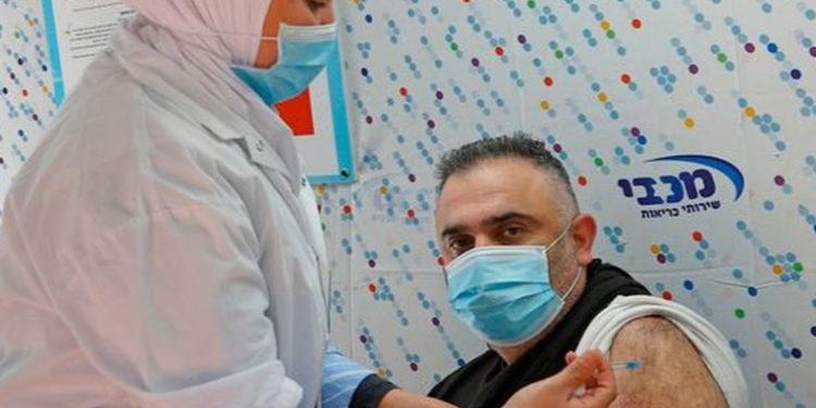 Israel dona un millón de vacunas a Palestina