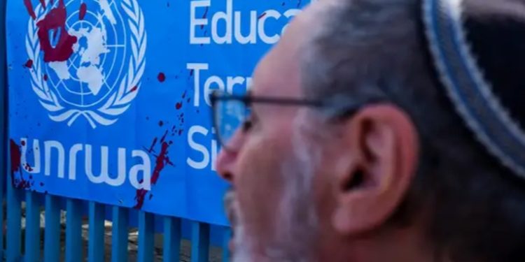 Israel prohíbe actividad de agencia de ONU para palestinos