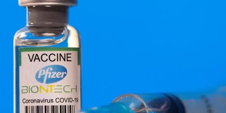 Israel reporta una disminución de la efectividad de la vacuna Pfizer