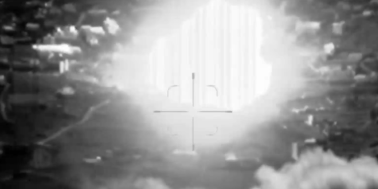 Israel responde a Hezbolá atacando su fábrica de armas