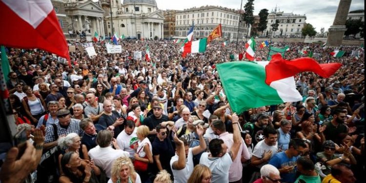 Italia vive violentas protestas por restricciones sanitarias