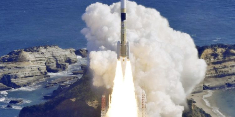 Japón lanza un satélite espía para detectar misiles norcoreanos